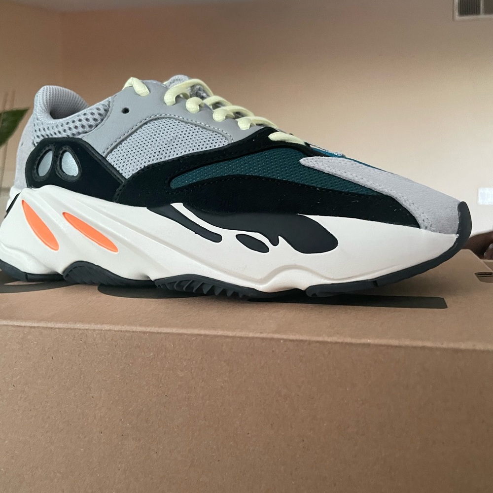 Yezzy boost 700